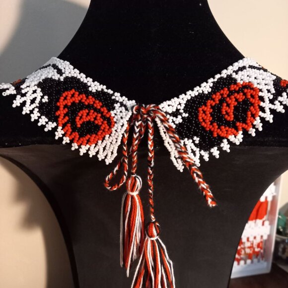 🌹 Sylianka "Roses" – Handmade Beaded Necklace - Picture 2 of 4